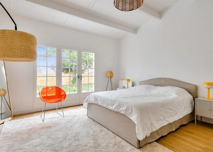 Hébergement de vacances à 650m De La Plage, Maison Pour 6 Adultes 1 Enfant *